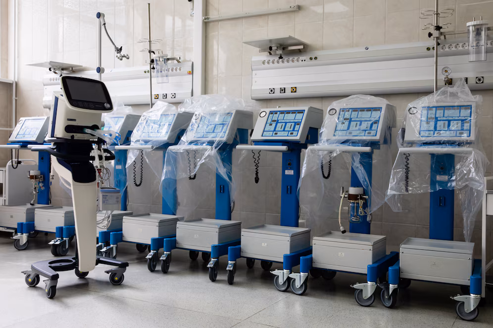 artificial-lung-ventilation-devices_173948-2463